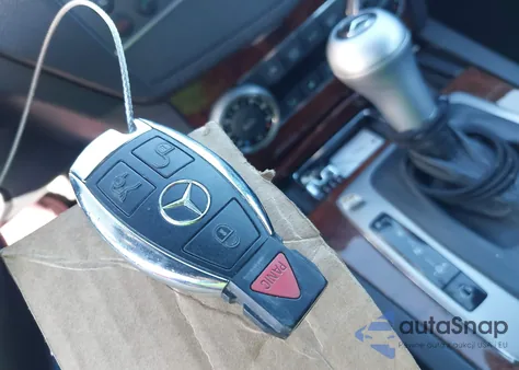 2011 Mercedes-Benz C 300 Sport z USA, uszkodzony, nr VIN WDDGF5EB4BF628654